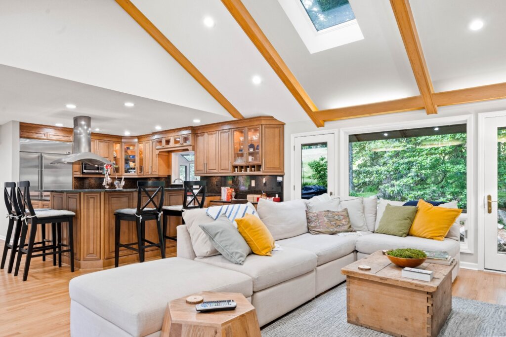 Pewaukee, WISCONSIN Golden Oaks Realty